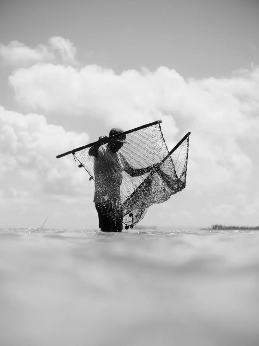 Pescador com tarrafa
